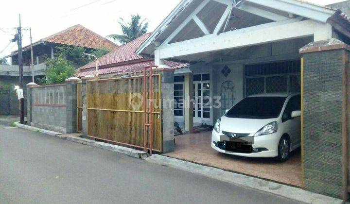 Rumah Siap Huni di Jl. Saturnus luas tanah 306m² Murah 1