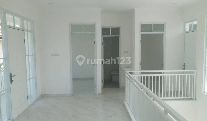 Dijual Rumah Siap Huni Konsep Classic Style 2 Lantai di Gedebage, Bandung 2