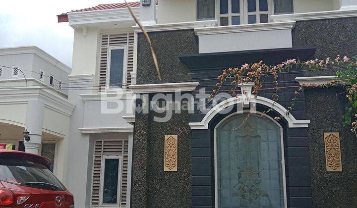 Rumah 2 lantai semi Eropa 1