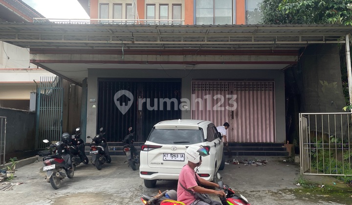 2-Story Shop House with Spacious Parking in Samarinda