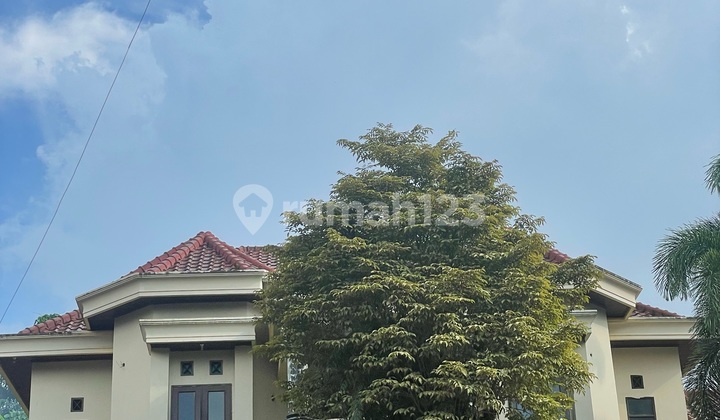 Large Yard House in a Premium Location in Samarinda City