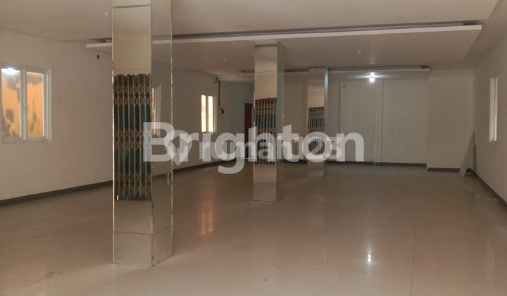 Strategic shop house in front of Aston Hotel, Samarinda City.