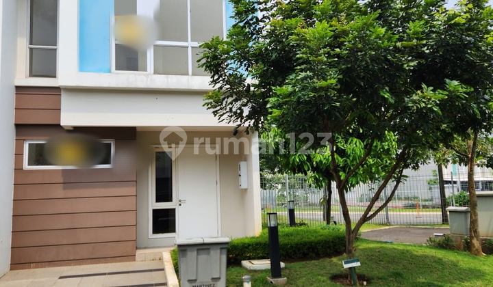 Disewakan Rumah 2 Lantai Cluster Martinez Gading Serpong 