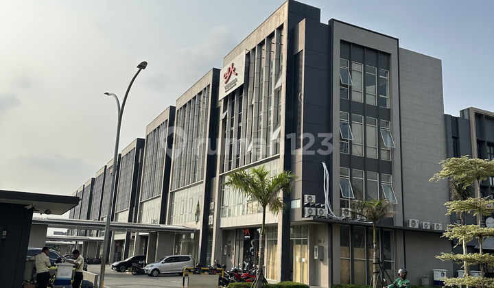 Strategic Shop House in BSD Without Down Payment 2