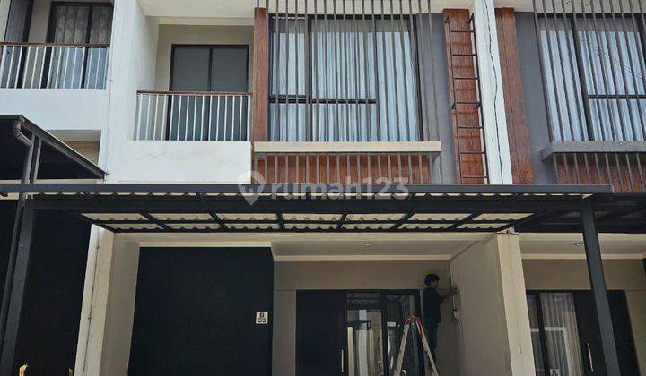 Dijual Rumah Cantik Sudah Renovasi Dan Semi Furnish 2 Lantai Di Ciputat 1