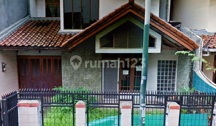 Dijual rumah 2 lt, sudah renovasi, di Jl. Kencana Elok Timur, SHM,  1