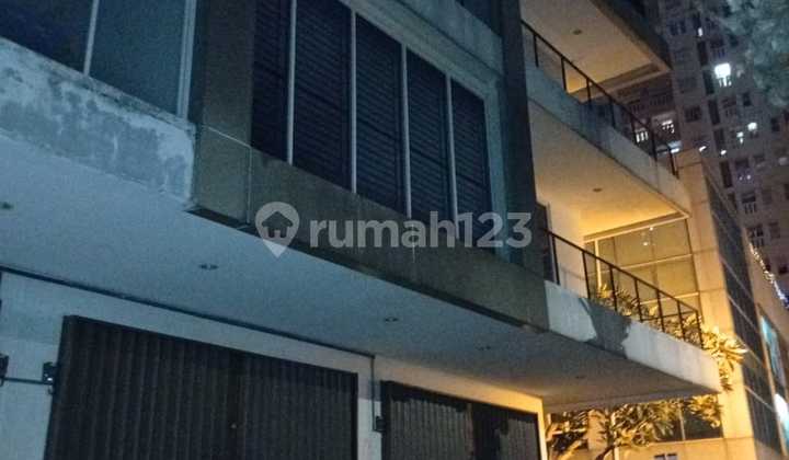 Disewakan Ruko Gandeng 2 (31/2 Lantai), Di Wilayah Kebon Jeruk, Jakarta Barat. Disewakan Ruko Gandeng 2 (31/2 Lantai), Di Wilayah Kebon Jeruk, Jakarta Barat.