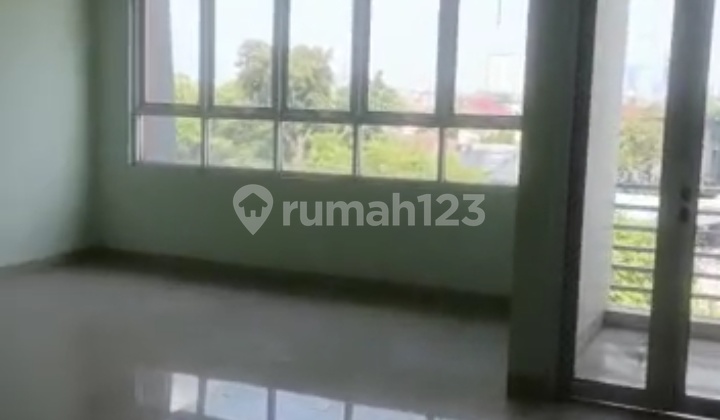 For Rent 4-Story Shop House in Kemanggisan Raya Area