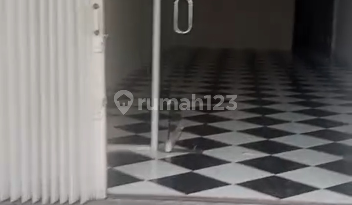 Rent Good Shop House 33/4 Land Area, Located in Kemanggisan (West Jakarta) 1