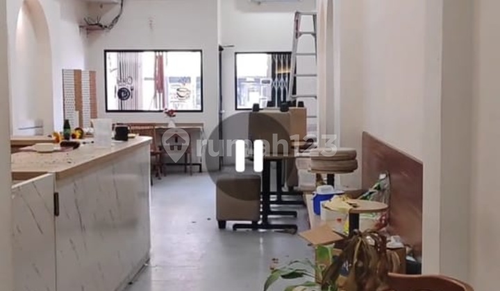Rent Good Shop House 33/4 Land Area, Located in Kemanggisan (West Jakarta) 2