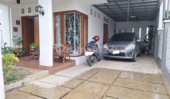 Dijual Rumah Hook, Strategis Di Mega Cinere 