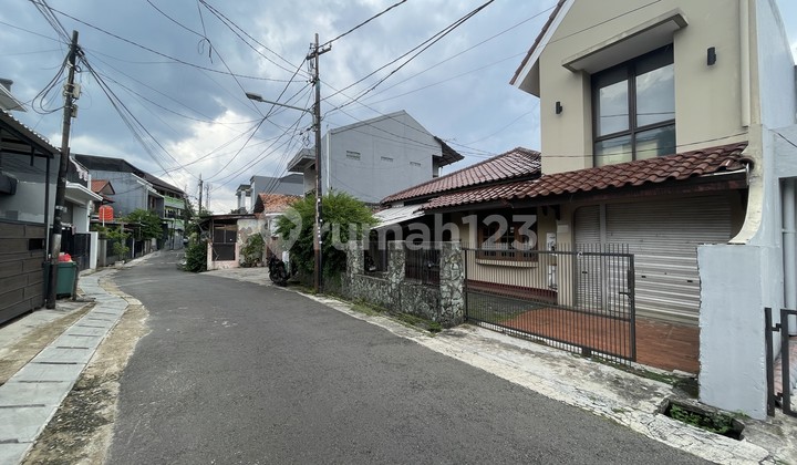 Ready-to-Live House in a Strategic Location, Pejaten, a Step Away from Buncit Raya.
