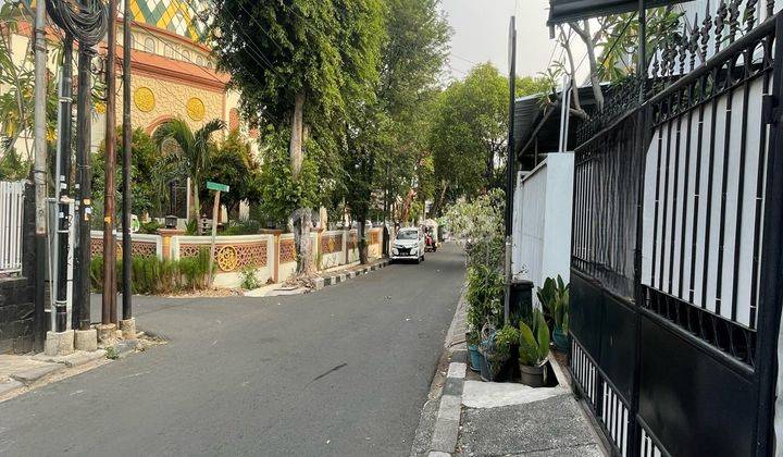 Tebet Akses Jalan Dua Mobil Lokasi Strategis, Bangunan 1,5 Lantai 2