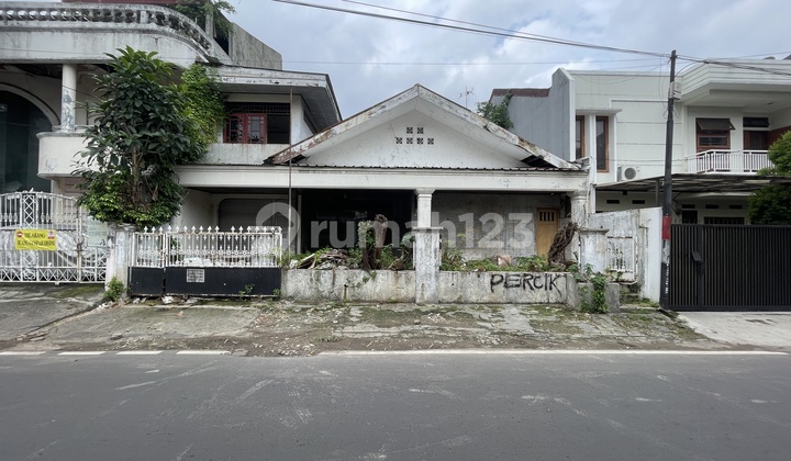 Rumah Hitung Tanah Akses 3 Mobil, 2 Sisi Muka Jalan Selangkah ke Ecoparak Rumah Hitung Tanah Akses 3 Mobil, 2 Sisi Muka Jalan Selangkah ke Ecoparak