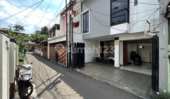 Best Location Ready-to-Occupy House One Car Road Access Near Park