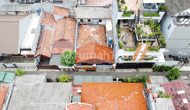 Residential House Near the Park and a Step Away from the Station