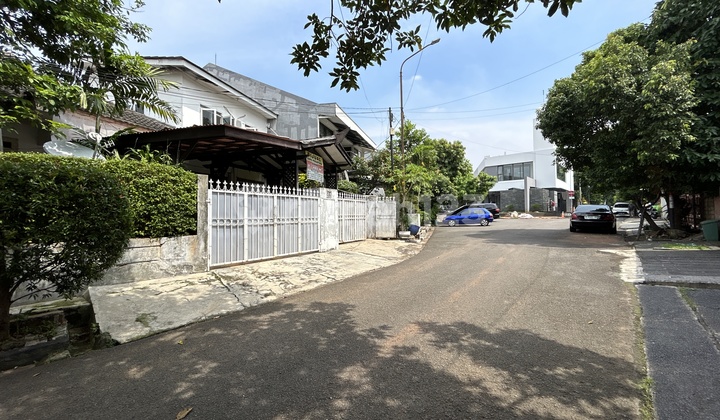 Rumah Luas Tanah 485 m2, Dalam Komplek Elite One Gate System 1