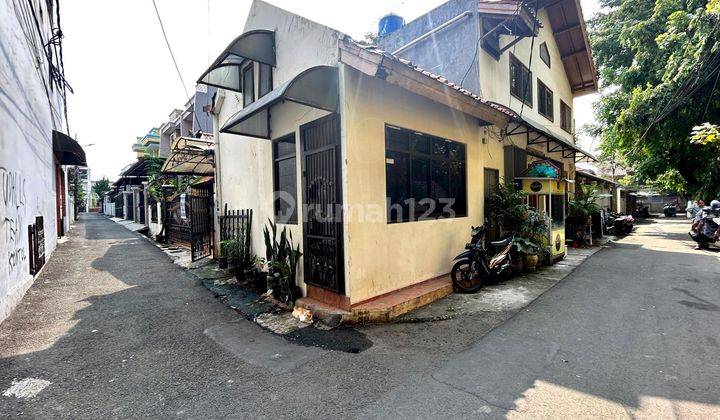 Dijual Rumah 2 Lantai Luas 200 Meter Akses Jalan 1 Mobil Di Hoek. 2