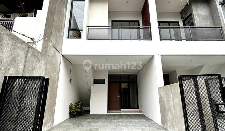 Rumah Baru 3 Lantai + Rooftop. Dekat Tebet Eco Park Dan Lrt 1