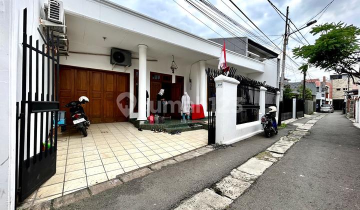 Tebet Kebon Baru Luas 200 m Siap Huni Dekat MT Haryono 