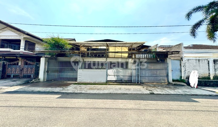 Kebayoran Jl Mendawai. Rumah Lama Hitung Tanah. Lokasi Terbaik 