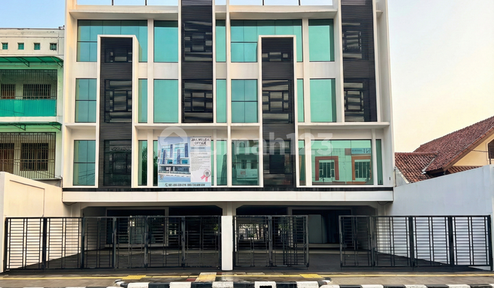 New 4-Storey Building 2 Units Jatinegara 2 Strategic Frontage