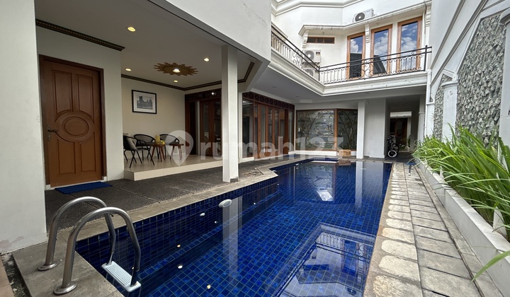 Tebet Rumah Mewah Pool Dalam Komplek Depan Taman Asri 