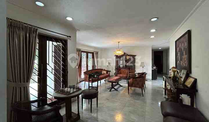 House in the Elite Neighborhood of Cipinang Cempedak Otista Near the Park 2