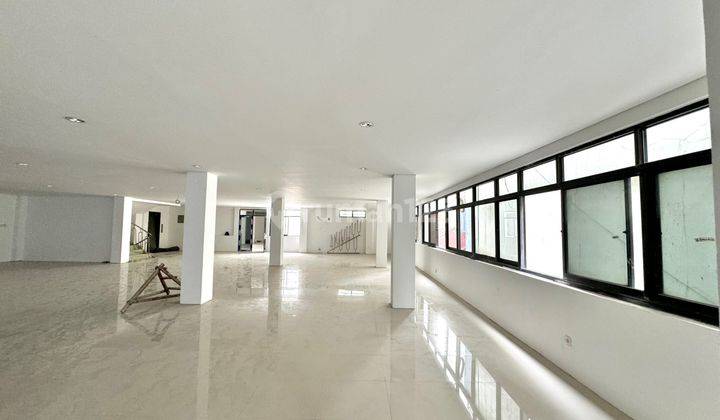 Gedung 3 Lantai + Basement Di Area Komersial Tebet  2