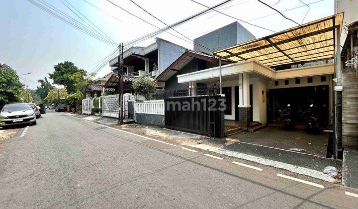 Tebet Rumah Siap Huni Jalan Lebar Luas 200 Dekat Eco Park, Harga Bagus  1