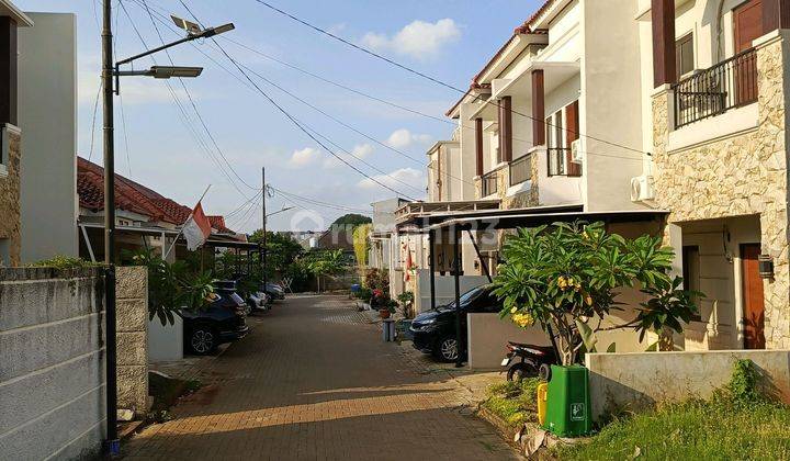 Rumah Mewah Rangkapanjaya Pancoran Mas Samping Tol 1