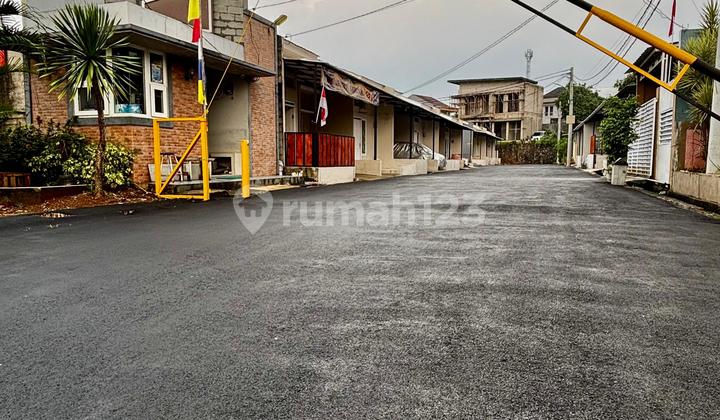 Akses Lebar 3 Mobil Sampe Rumah Dekat Jalan Raya Dekat Terminal Busway