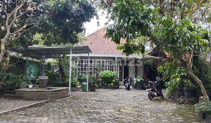 Rumah Belanda Terawat Ditengah Kota Bandung Area Jalan Riau