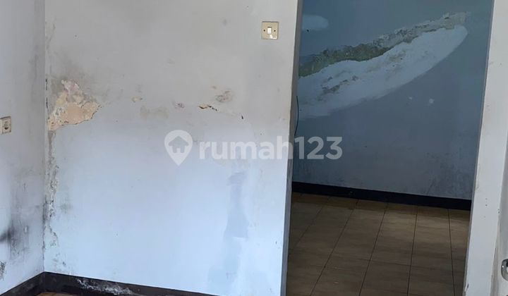 House in Cihanjuang Fits Car 2