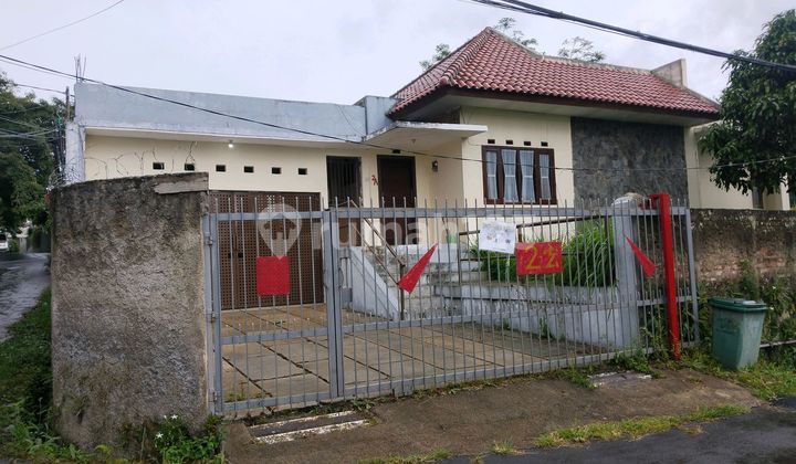 Rumah di Geger Kalong, Taman Belakang Luas 2