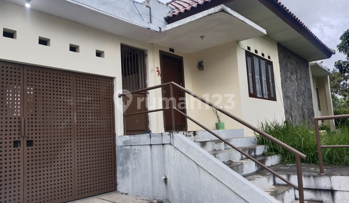 Rumah di Geger Kalong, Taman Belakang Luas Rumah di Geger Kalong, Taman Belakang Luas