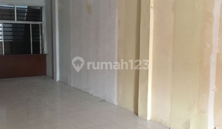 Ruko bagus 3 lantai di Pondok Indah Ruko bagus 3 lantai di Pondok Indah