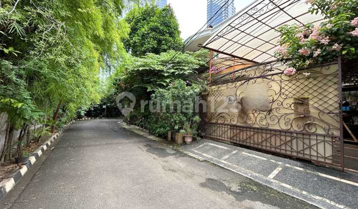FOR SALE Good Strategic House in Central Setiabudi South Jakarta 2