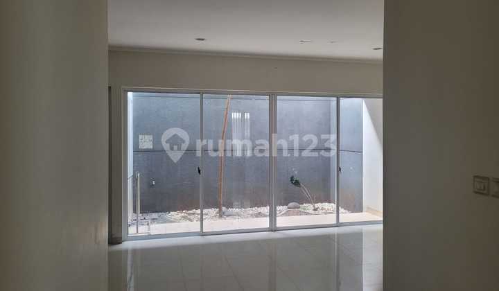 Rumah 2 lantai dalam komplek di Discovery Bintaro Rumah 2 lantai dalam komplek di Discovery Bintaro