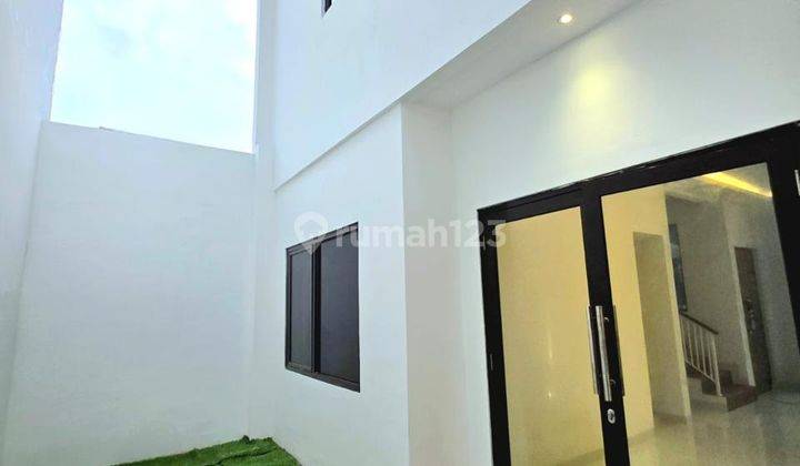 Dijual RUMAH BARU Modern 3 Lantai di Graha Bintaro 1