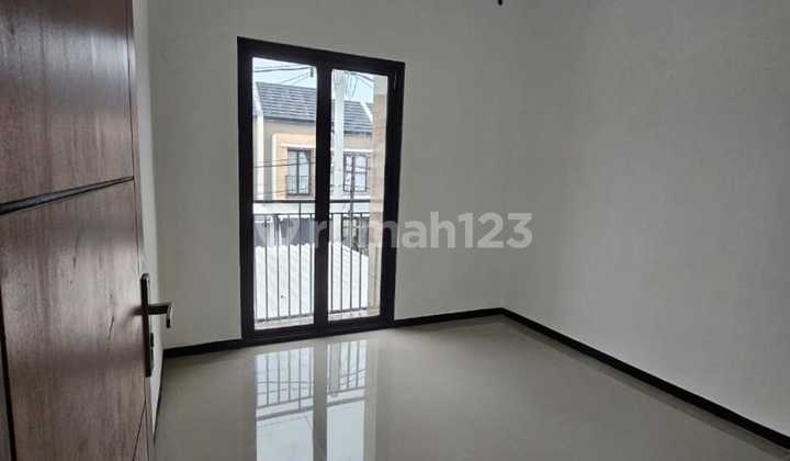 Ready-to-Occupy House Price Reduced Near MERR 2 Floors