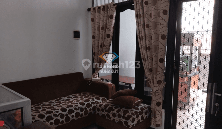 Rumah 2 Lantai Bagus SHM di Jln Lebak, Surabaya 2