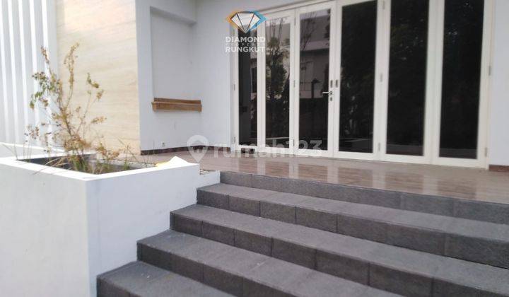 Rumah 2 Lantai di Surabaya, Bagus Dan Siap Huni 2