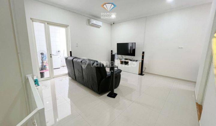 Rumah Modern Minimalis 2 Lantai Surabaya Timur 2