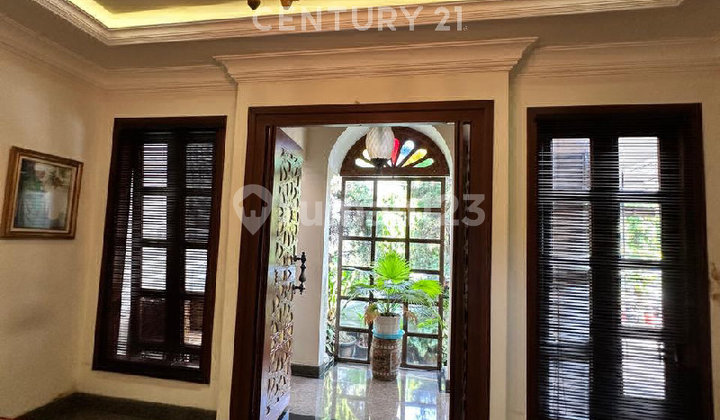 Rumah Mewah Strategis 3 Lantai di Kemang Jaksel