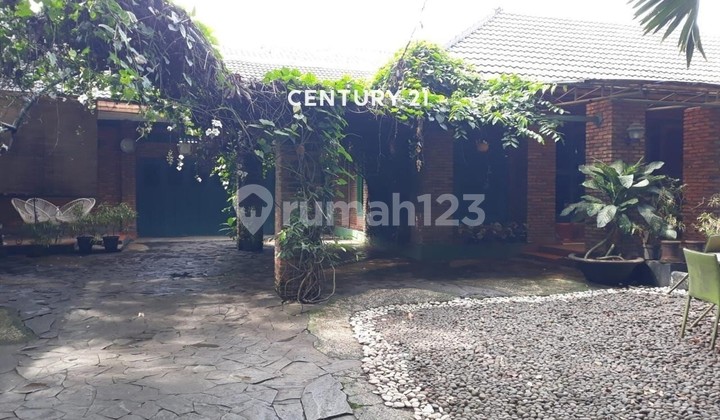 Dijual Rumah Posisi Hook Tanah Super Luas Cocok untuk Kantor dan Tempat Usaha