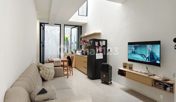 Rumah Bagus Semi Furnished Dalam Cluster di Graha Bintato 2