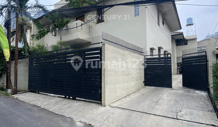 Dijual Rumah Dengan Halaman Luas Di Jaksel Gb17427 1