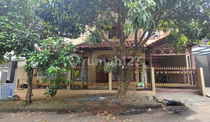 Affordable House in a Cluster in Bintaro Sector 9