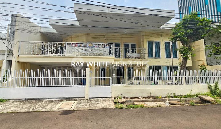 For Sale 2 Houses with Land Calculation in Cempaka Putih Tengah